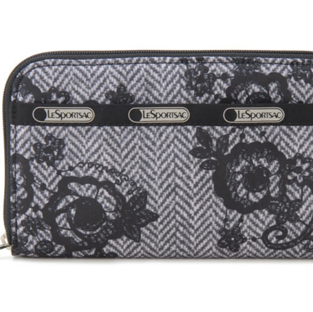 ISO Lesportsac Lacey Lana